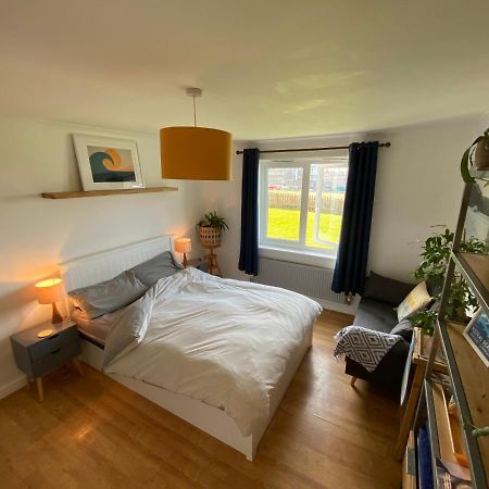 Sea Views On Fistral. Lovely Private Bedroom New Quay エクステリア 写真
