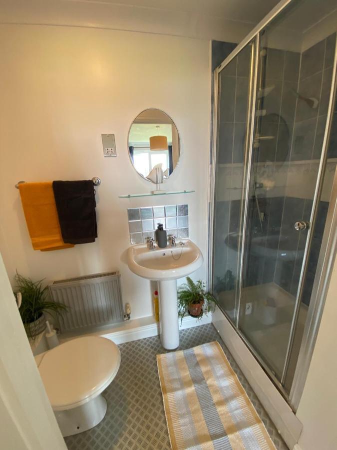 Sea Views On Fistral. Lovely Private Bedroom New Quay エクステリア 写真