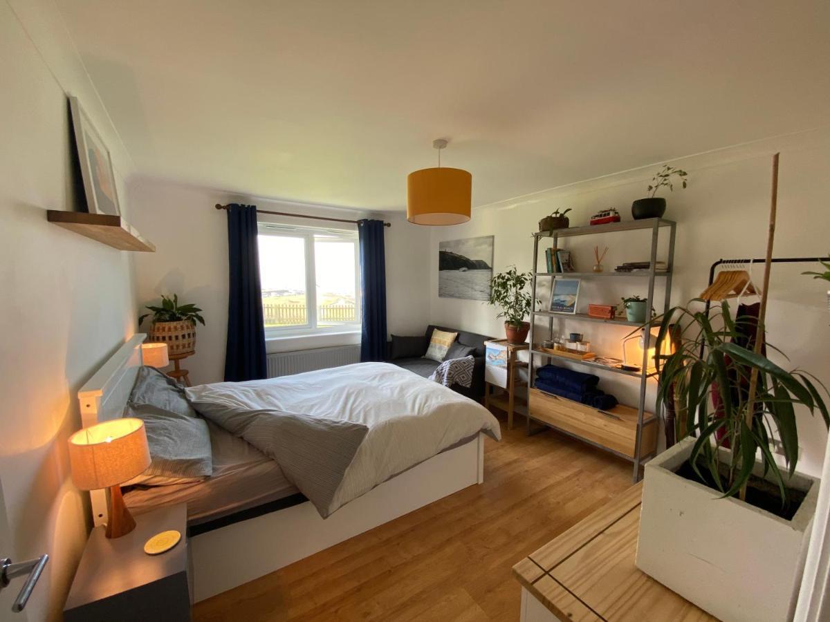Sea Views On Fistral. Lovely Private Bedroom New Quay エクステリア 写真